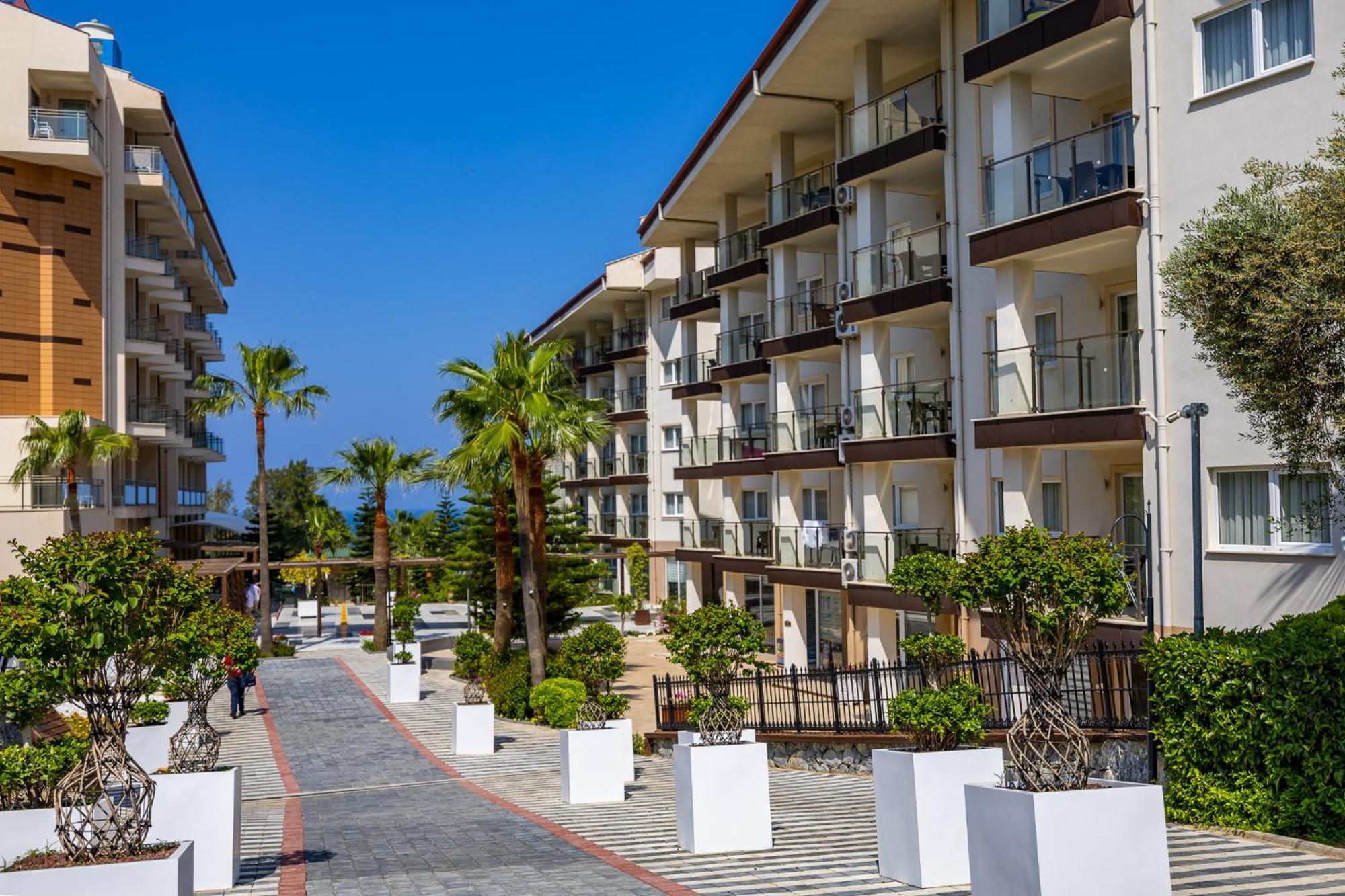 ラマダ リゾート クシャダス＆ゴルフ エクステリア 写真 Residential complex in Antalya